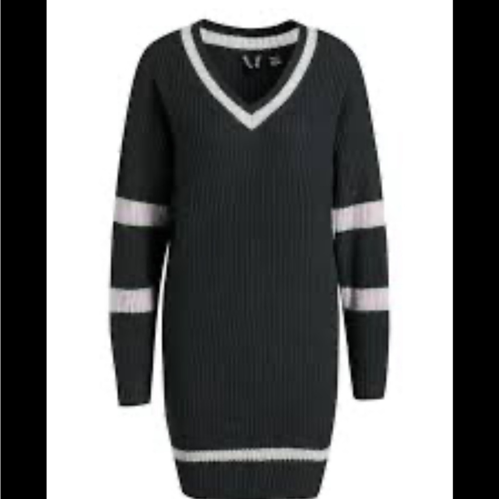 Cute and soft Black dress with off white and light pink trim M/L Roxy!